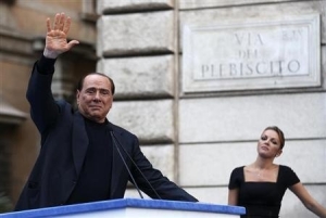 Silvio gets emotional with his girlie in Rome. Photo Reuters, Alessandro Bianchi.